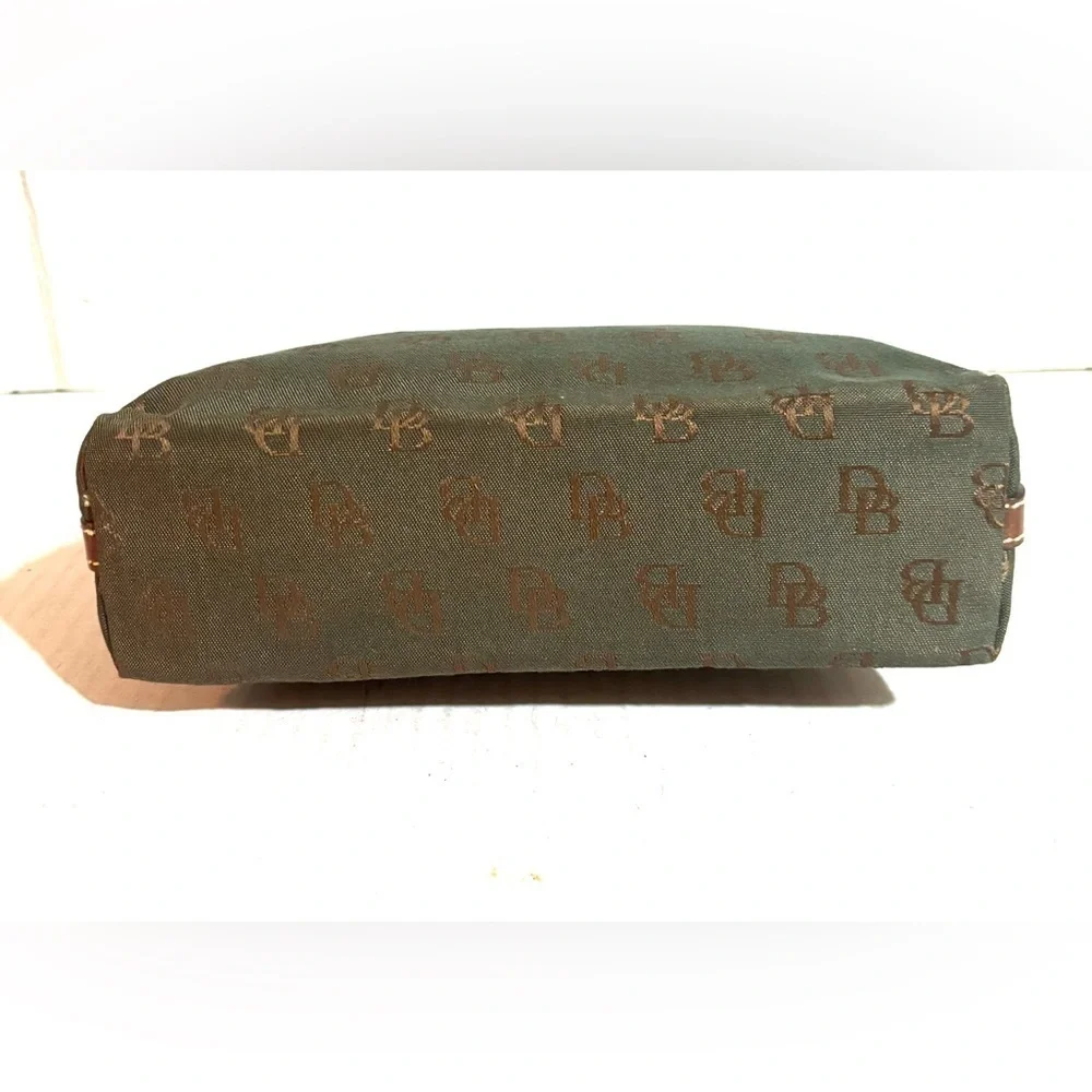 Dooney & Bourke stylish versatile